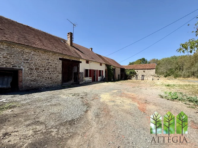 Character Stone Farmhouse with Barns and 1.5 Hectares of Land – Quiet Location Close to Bonnat photo 2