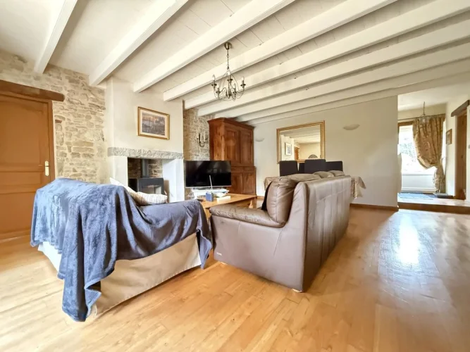 Pretty 3-Bed Farmhouse, Ruffec, Charente photo 2