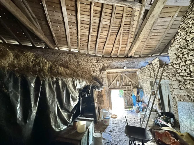 Renovation Project with Large Barn, Garage and Garden Near Saint-Claud photo 5