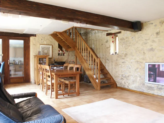 15 mins from Sarlat - 3 Bedrooms and 3 Bathroom Stone Property. photo 4