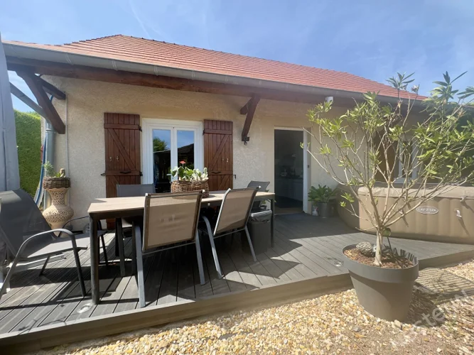 Family House of 112 m² with Large Enclosed Garden in Saint-Marcel