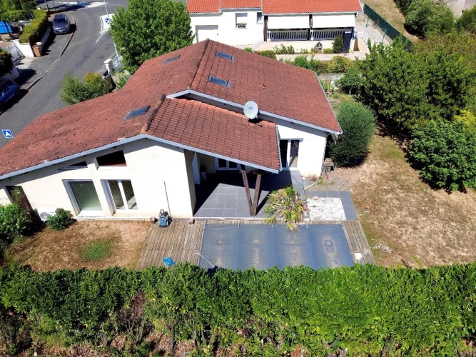 Single-Story Contemporary House with Pool in Auch, in a Quiet Residential Area