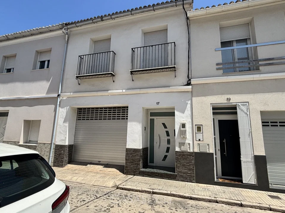 Town house in Oliva, Valencia province
