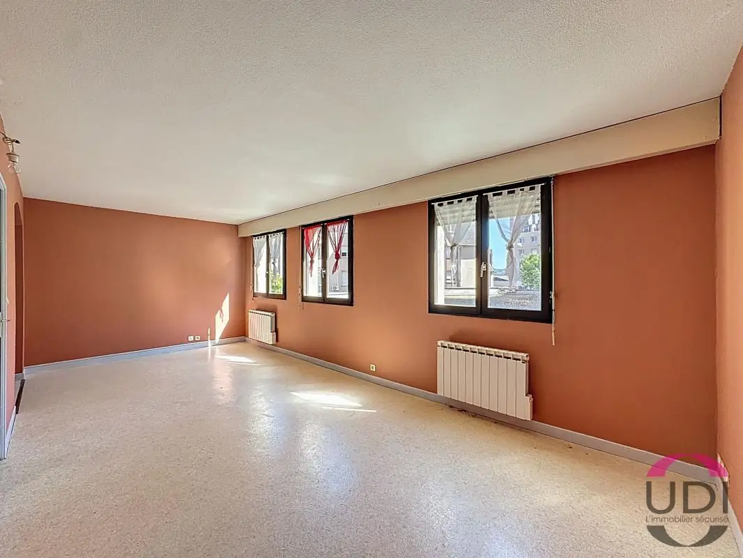 Apartment for sale in Montluçon — 1 bedroom, 49 m²