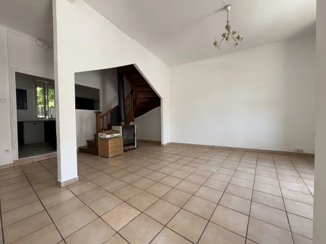 3 km from Espéraza Spacious, Dual-Aspect Village House.