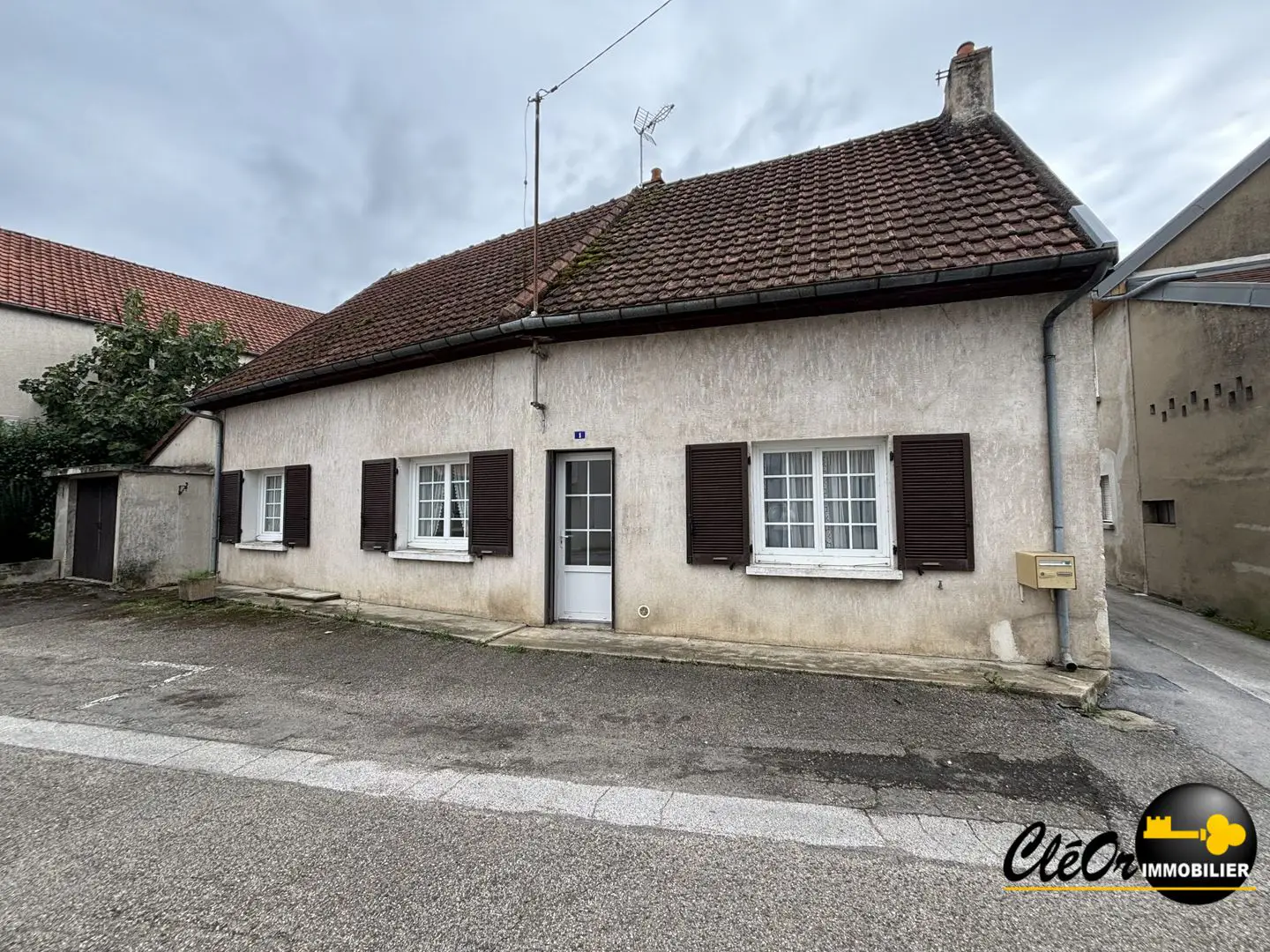 House for sale in Chaussin — 2 bedrooms, 92 m²