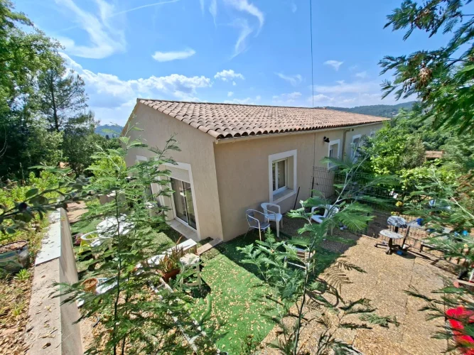 Semi-Detached House Built in 2022 - 2 Bedrooms - 79 m² with Garage - 341 m² Plot - Taradeau
