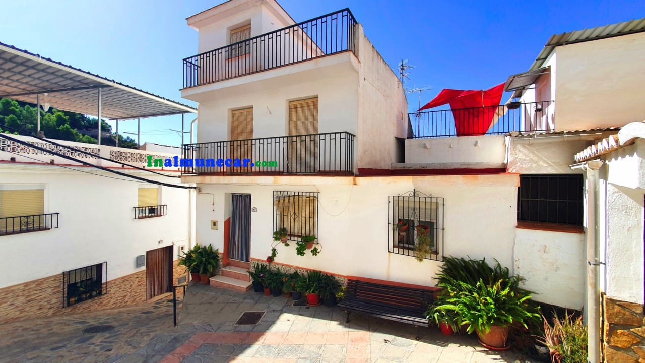 Townhouse for sale in Lentegí, Granada