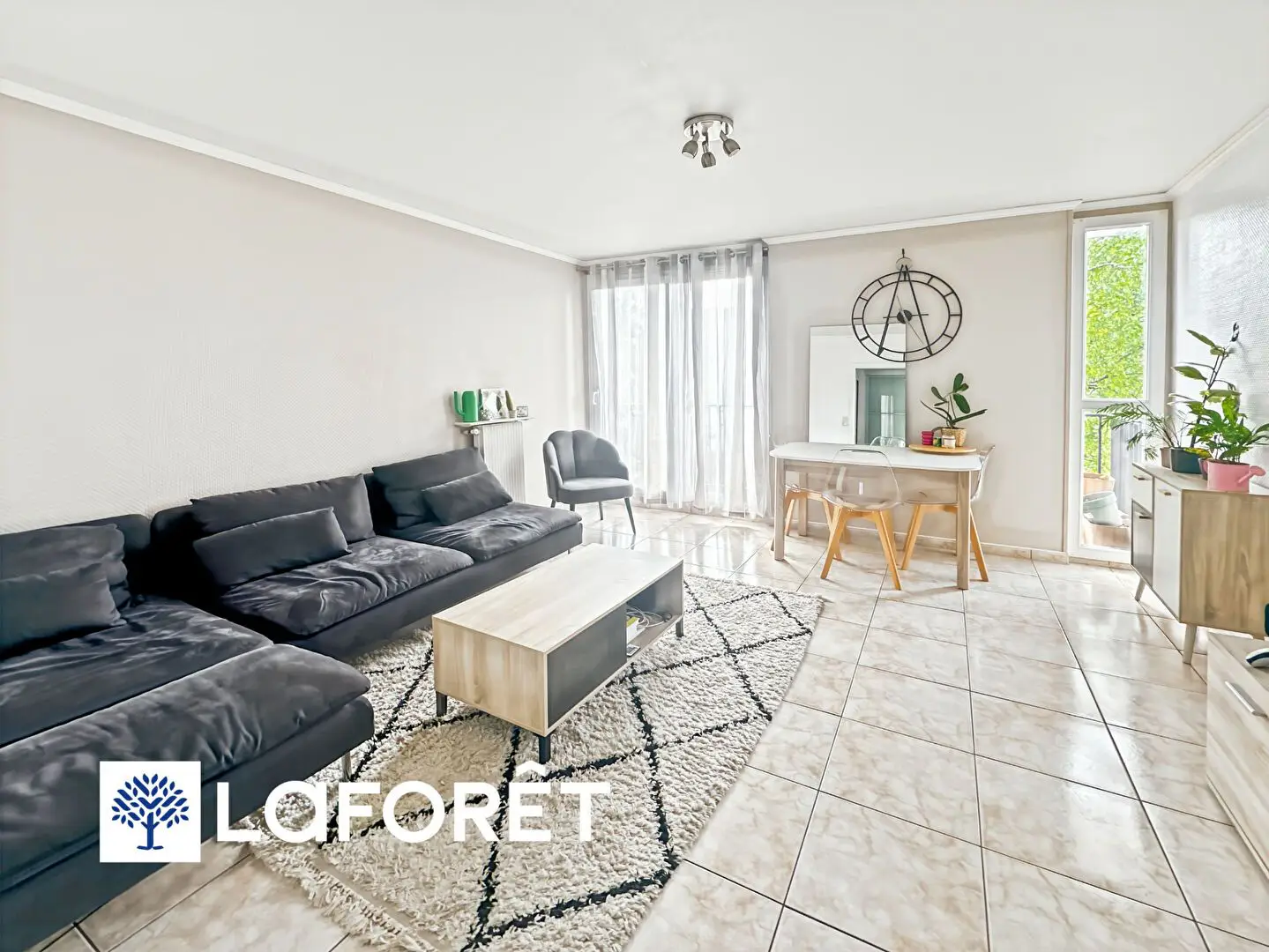 Apartment for sale in Viry-Châtillon — 2 bedrooms, 66 m²