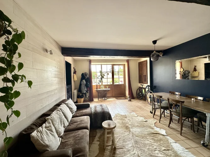 Well Presented and Maintained Cottage in a Popular Bastide Village