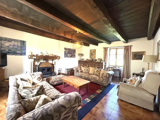 Pretty 3 Bedroom Cottage with Large Garden and Barn Close to Civray photo 3