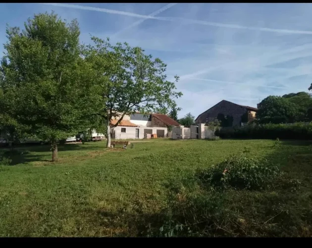 Charming 2-Bedroom House to Finish with Spacious Grounds in Brantôme photo 5