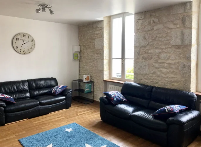 Charming Property Comprising a Spacious Holiday Home and a Fully Operational Dental Practice, Generating a Stable Monthl… photo 2