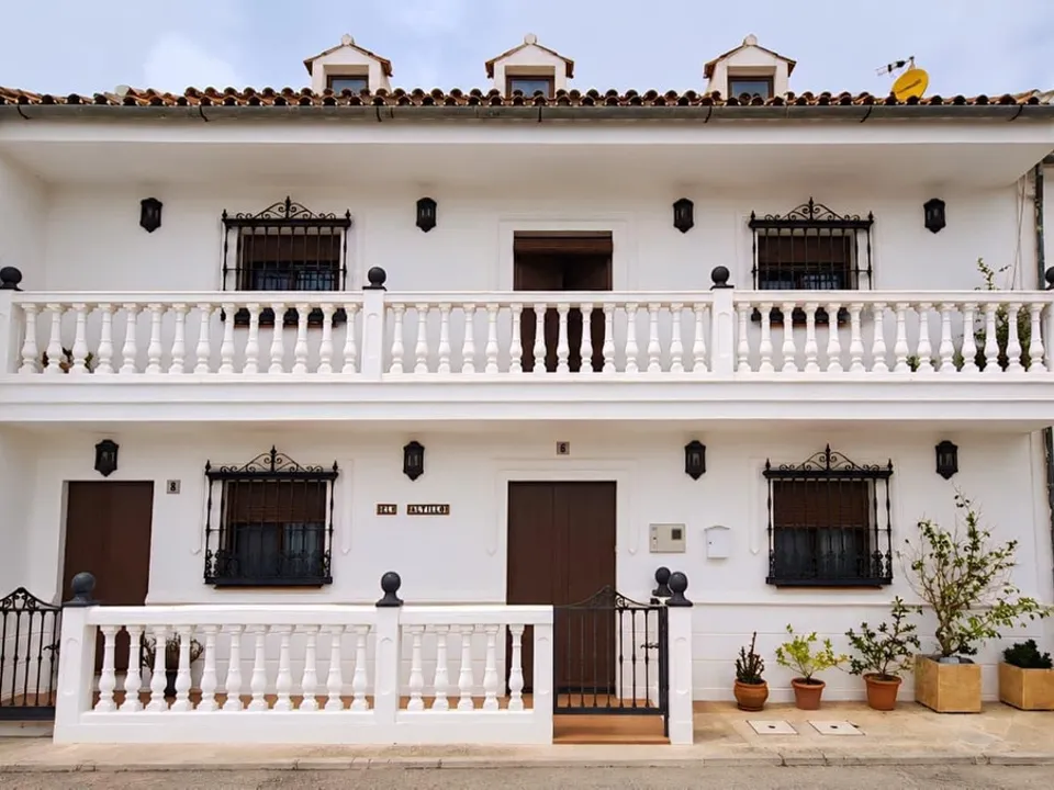 Del Sol Estates & Investments