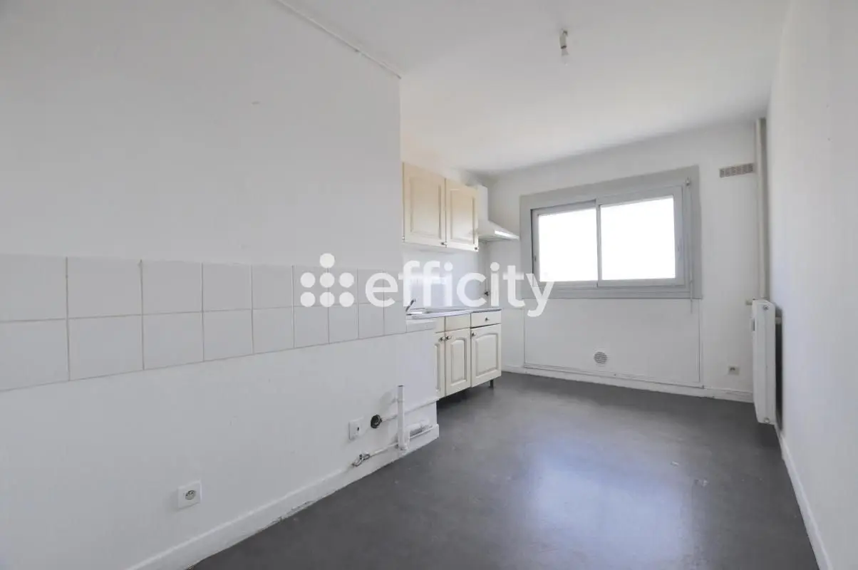 Apartment for sale in Vénissieux — 3 bedrooms, 83 m² photo 5