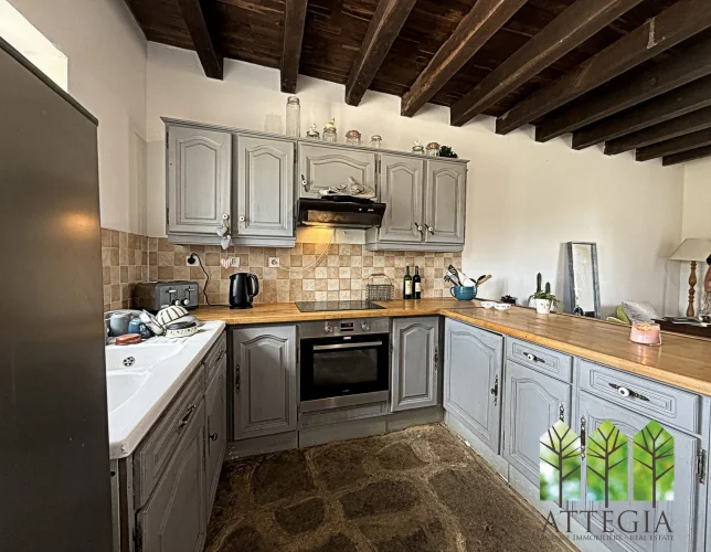 Character Equestrian Property with 2.3 Hectares (5.8 Acres) of Adjoining Pastureland photo 3