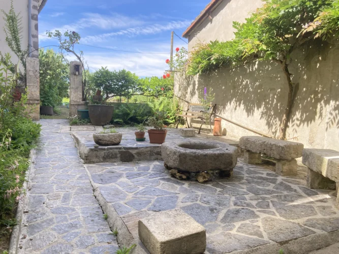Spacious Town Centre House with Garden photo 5