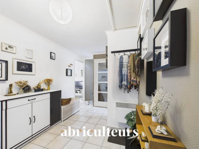 Spacious Apartment-House of 90 m² for Sale in Pont Saint Martin Town Center (44860)