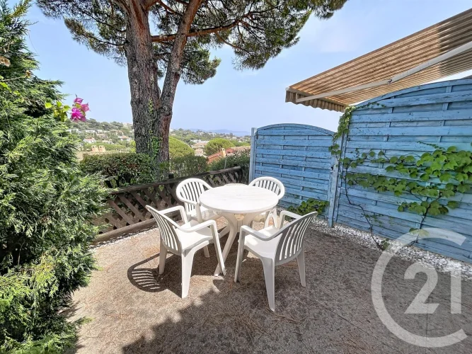Cavalaire-Sur-Mer Exclusive Listing 3-Room Mazet in a Residence with a Swimming Pool, 900 Meters photo 2