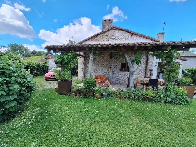 Delightful Character Property in a Quiet Hamlet photo 2