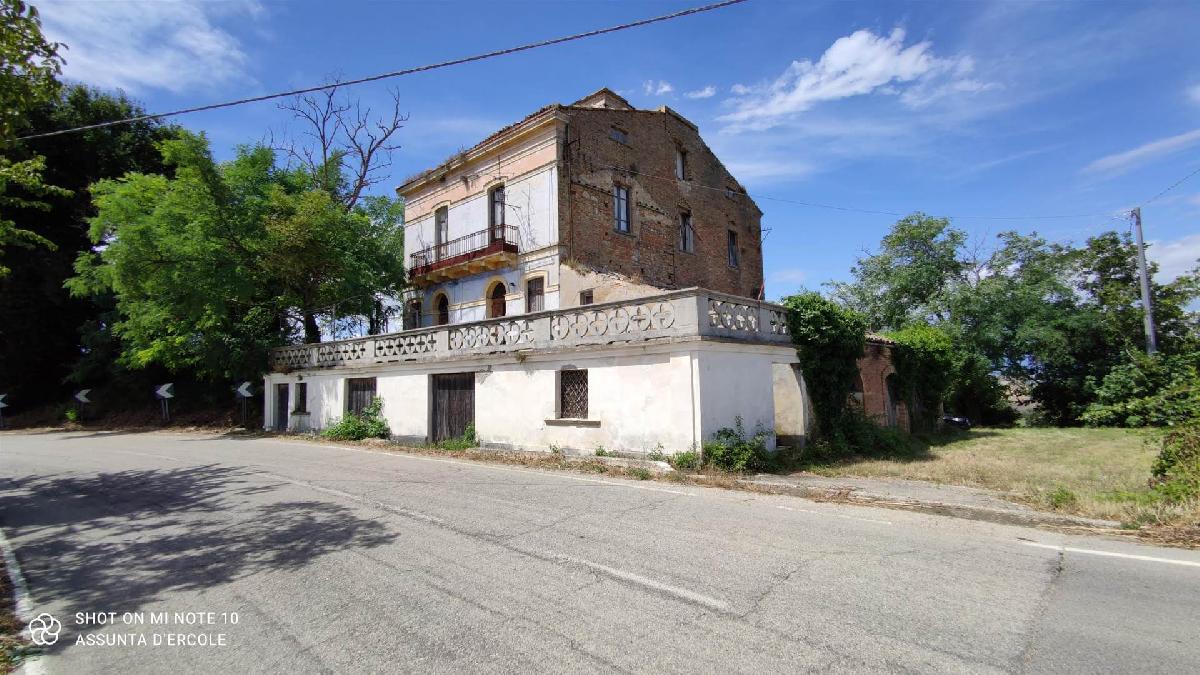 10 bedrooms farmhouse, 650 m² Pollutri, Chieti (province)