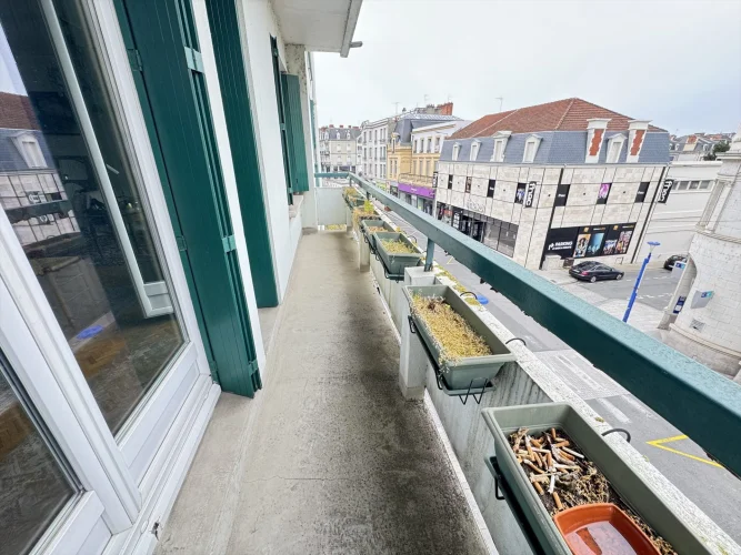Apartment with Beautiful Volumes Boulevard De Courtais