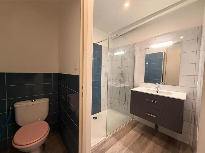 Bright T3 Apartment of 73 m² - Ideally Located Near Shops - 115,000 € photo 4