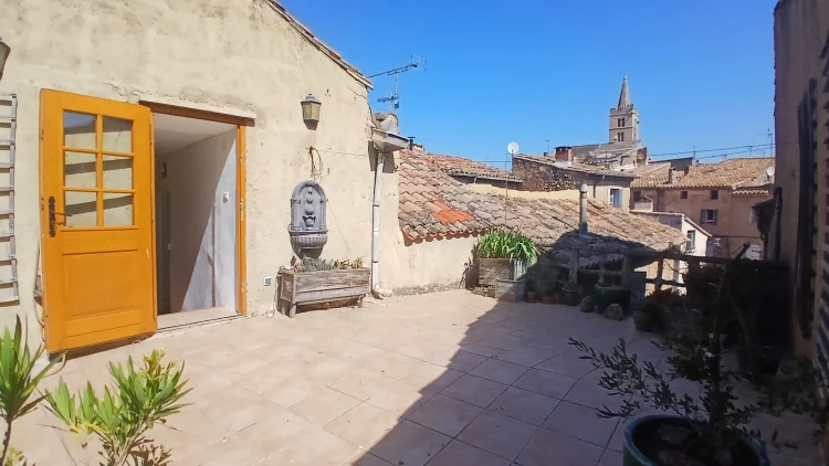 Spacious Character House Offering 210 M2 of Living Space with 5 Bedrooms and a Pleasant Sunny Terrace. Full of Charm photo 4