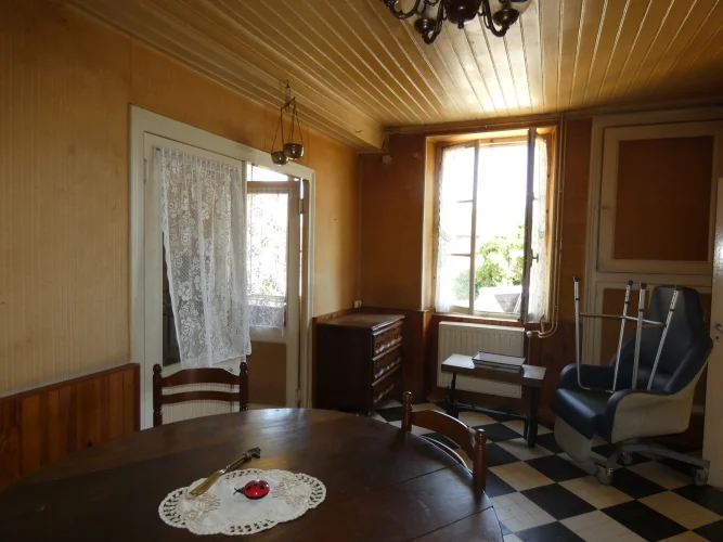 Large Family Home with Attached Outbuildings and Attached Land photo 4