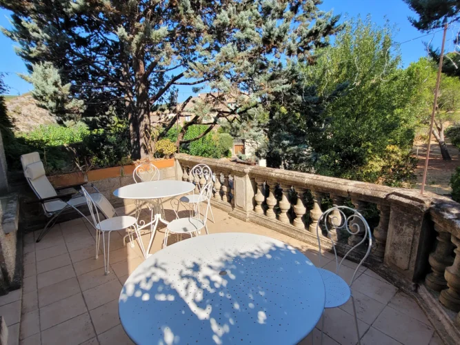 A Lovely Stone House with 170 M2 of Living Space, a Garden, Terraces and Cellars. photo 3
