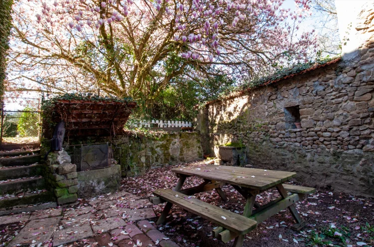 Charming Stone House with a Secluded Courtyard, Sunny Garden and Barn photo 4