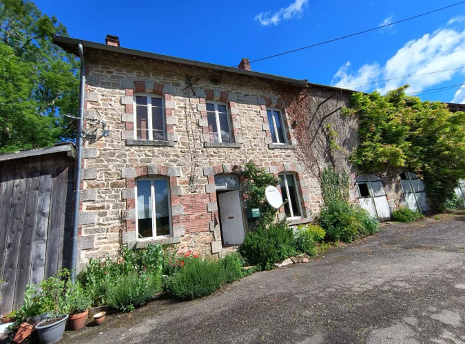 Creuse - Traditional Stone Cottage with Guest Gîte and Beautiful Rural Views with 1 Hectare of Land
