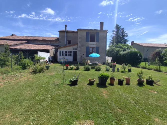 Pretty 3 Bedroom Cottage with Large Garden and Barn Close to Civray photo 2