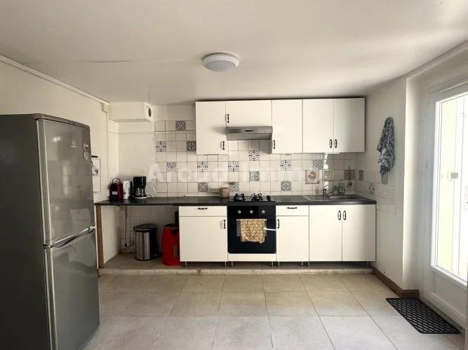 Charming House, Two Bedrooms, a Small Garden and a Garage. photo 3