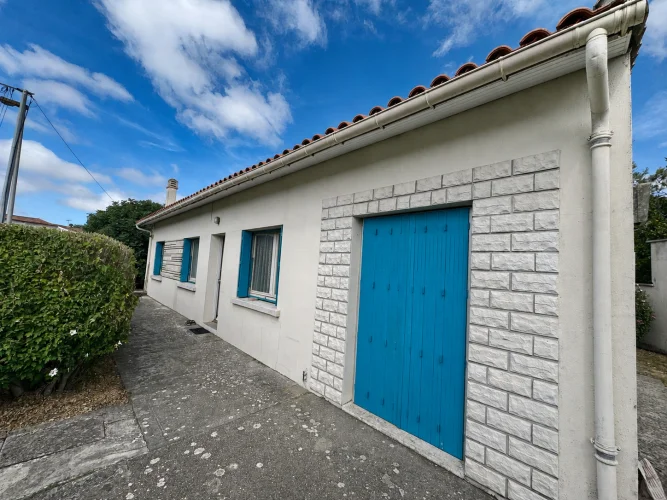 Single-Storey House with Garden Near Royan