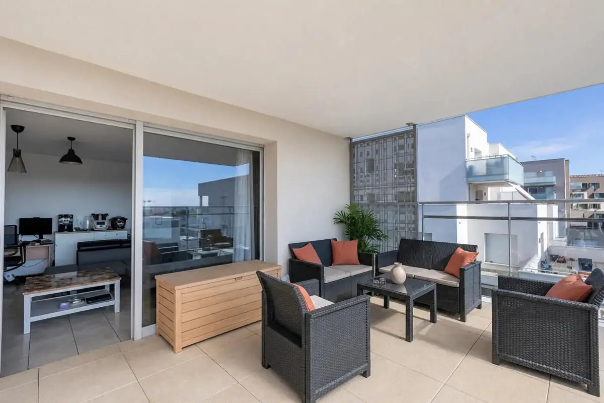 Apartment for sale in Vaulx En Velin — 2 bedrooms, 63 m²