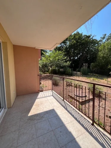 For Sale: 3-Room Apartment with Terrace and Private Parking photo 2