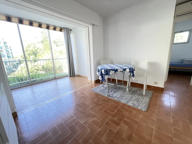 2-Room Apartment + Cabin. Parking. photo 2