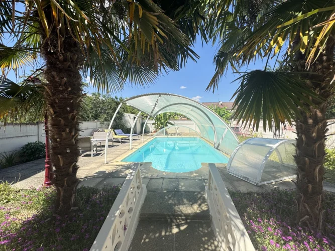 House in Perfect Condition with Pool photo 2