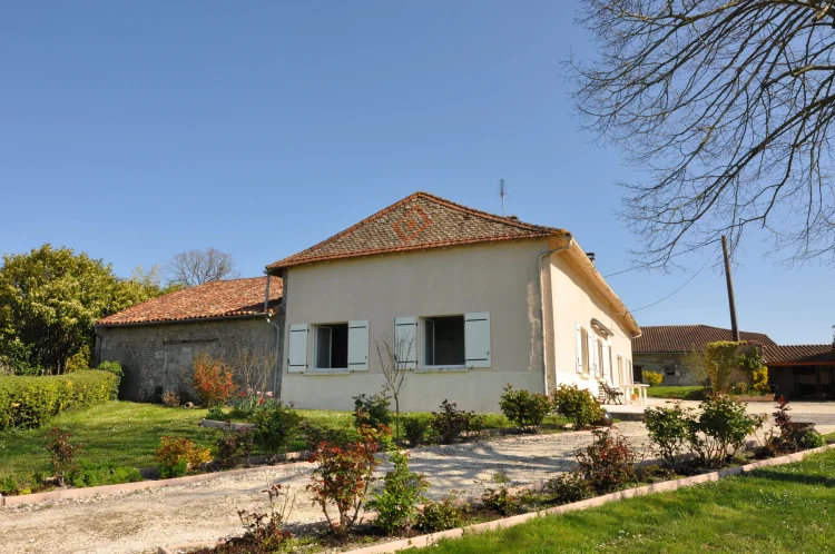 3-Bedroom House of 120m² with Barn and 7830m² Garden