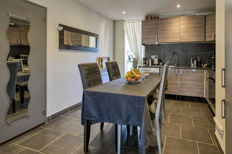 2-Bedroom Apartment, 62 m² photo 3