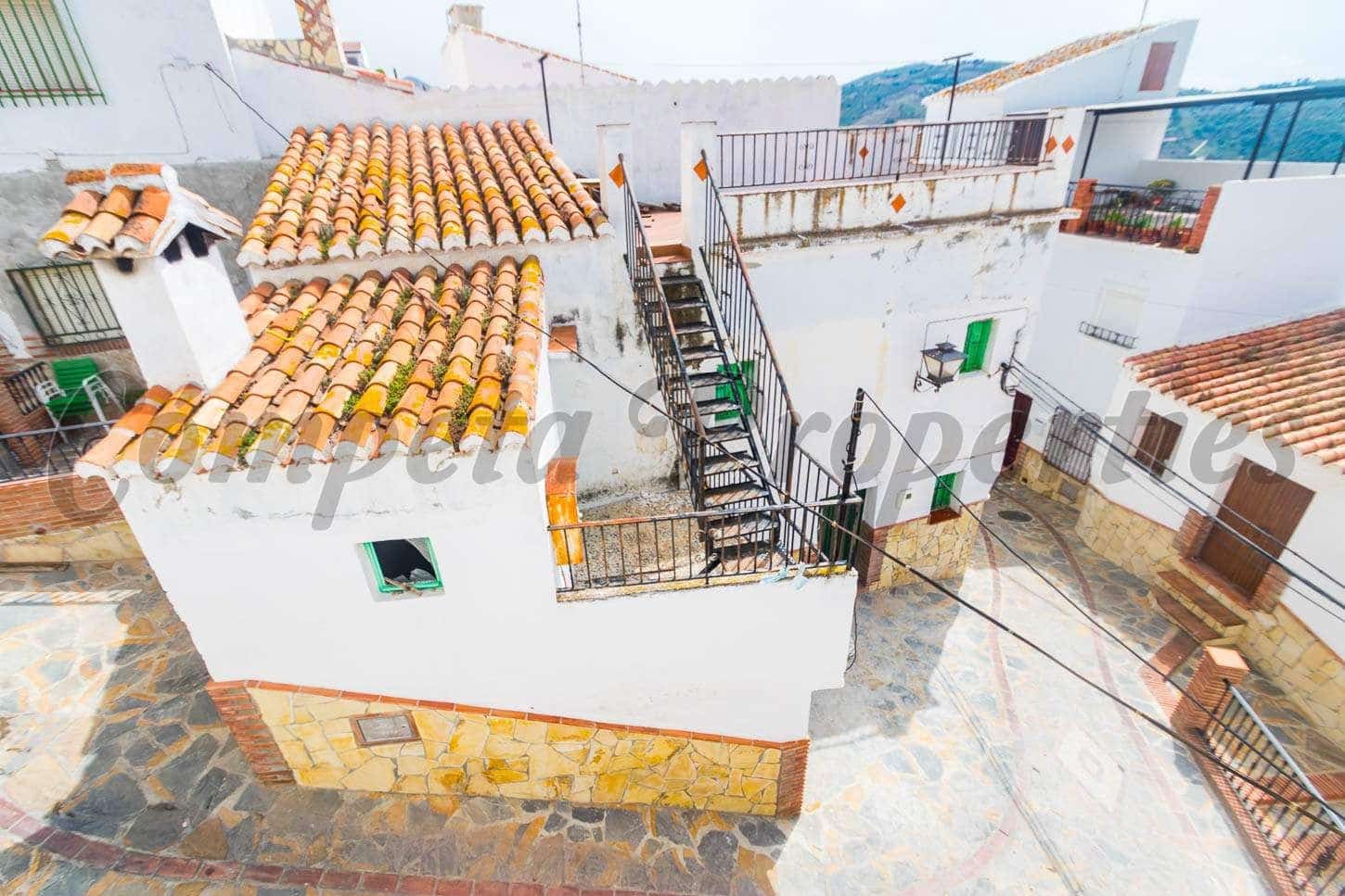 Townhouse for sale in Corumbela, Sayalonga, Málaga photo 2