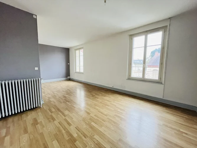 Beautiful 3-Bedroom Flat with Garden and Private Parking