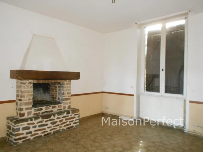 What an Opportunity ! Exceptionally Well-Proportioned Large Property Offering Domestic or Commercial Opportunities. photo 3