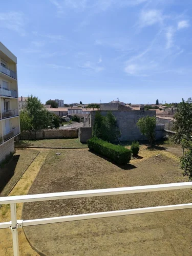Spacious T4 Apartment of 73.2 m² with a Continuous Balcony + Cellar — Champlain District photo 4