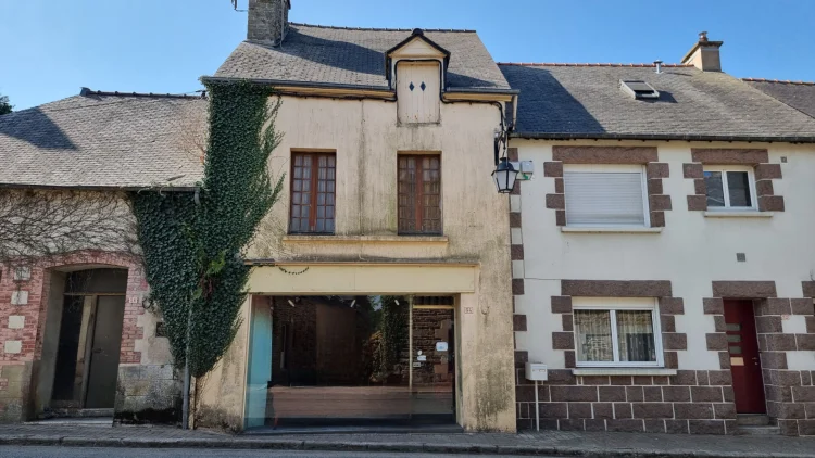 Côtes-D'armor, la Cheze, Former Clog-Making Shop with Living Accommodation, Renovation Project