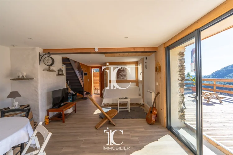 Stone & Wood House – Exceptional View – 6,193 m² of Land photo 5