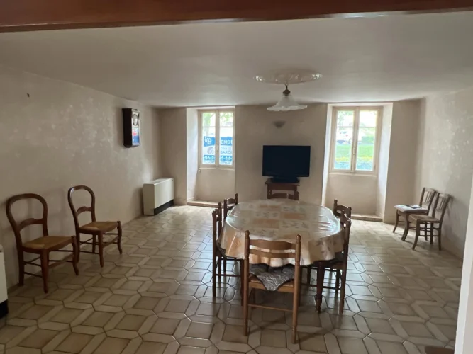 Large Centre of Town House with Great Development Potential photo 2