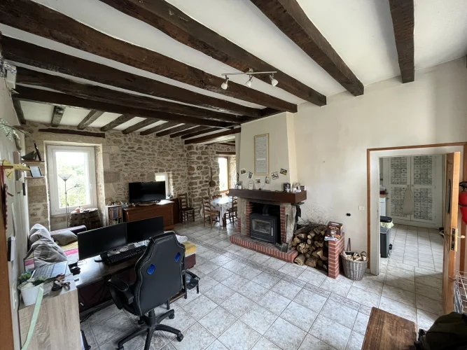 Former Village Presbytery! A Unique Property Combining Historical Character and Family Comfort. photo 3