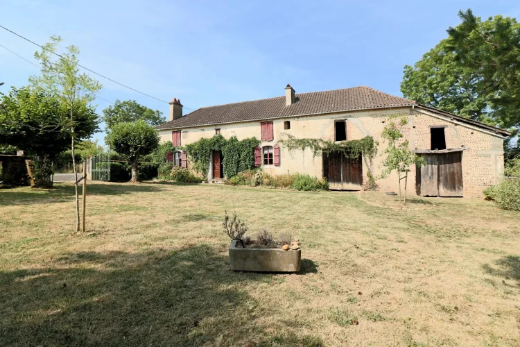 House to Renovate, Two Bedrooms, Plot of Land of 4037m²